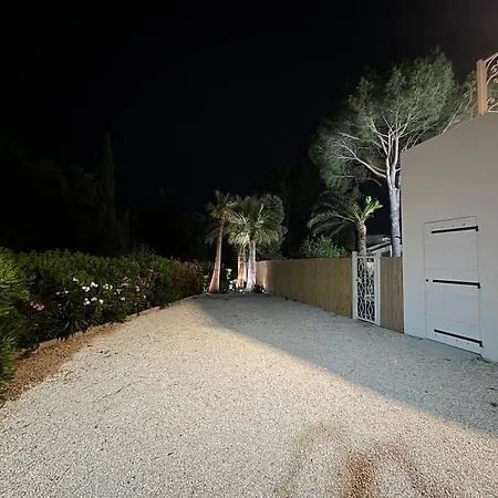 3ch Sur Terrasse Et Jardin Privatif 400m De La Appartement